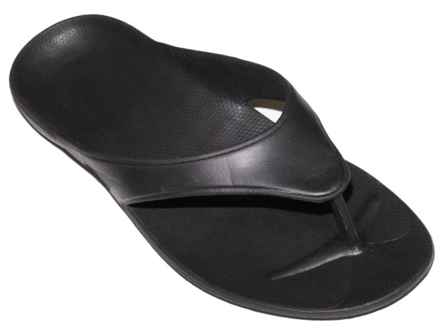 Сланцы объявления от частных лиц. Шлепанцы speedo. Летние сланцы женские. Шлепанцы mad wave. Сланцы на танкетке.