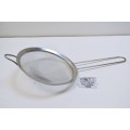 Сито с ручкой 14см 16614 LaDina *10/300 Сито с ручкой 14см 16614 LaDina *10/300