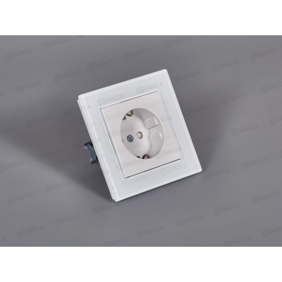 Розетка скрытой установки 1 местная Прогресс Glass с заземлением, защитные шторки, белая *10/100 Розетка скрытой установки 1 местная Прогресс Glass с заземлением, защитные шторки, белая *10/100