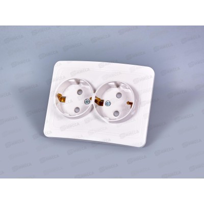 Розетка скрытой установки 2 местная Прогресс SLIM, заземление, защитные шторки, белая *10/200