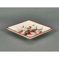 Блюдо "Снегири" квадратное 15*15*2,9см керамика 820-681 г Блюдо "Снегири" квадратное 15*15*2,9см керамика 820-681 г